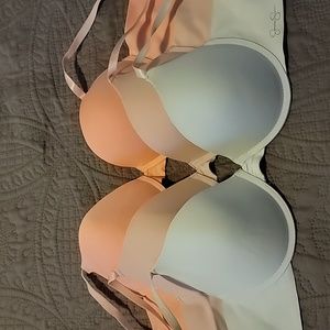 Jessica Simpson 38C - 3 bras